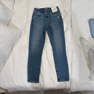 Abercrombie & Fitch The Super Skinny Ankle Jean